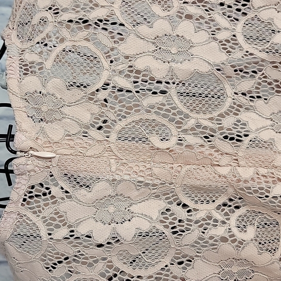 N L W CURRENT FASHIONS Pink Floral Lace and Crochet‎ Blouse Small - Picture 6 of 8